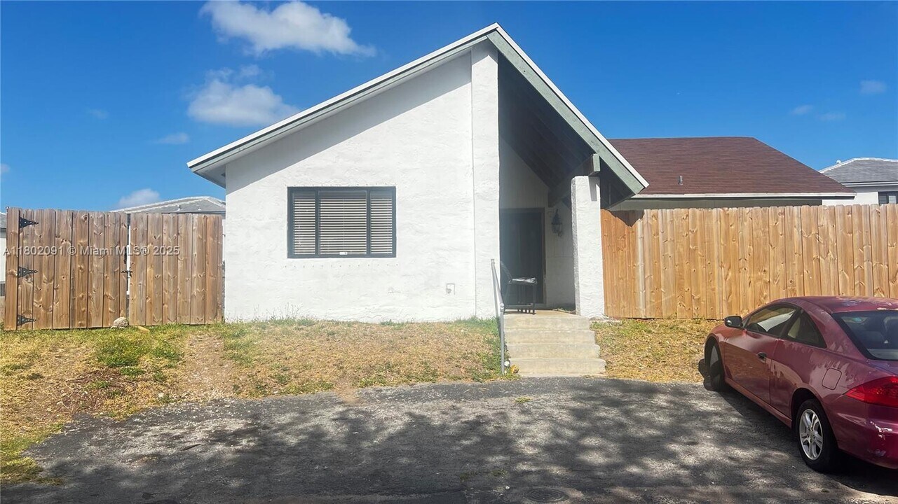 13549 SW 285th Terrace in Homestead, FL - Building Photo