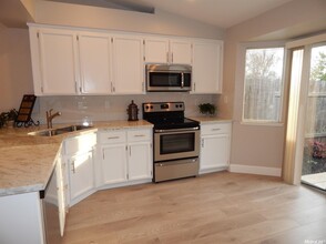 5908 Meadowdale Dr in Rocklin, CA - Building Photo - Building Photo