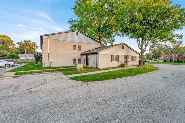 ONE11 COLLECTION - CLINTON TWP in Clinton Township, MI - Foto de edificio - Building Photo