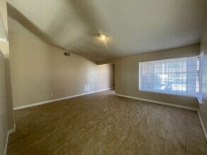 15427 Chaparral St in Victorville, CA - Building Photo - Building Photo