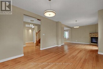 2194 Niagara Dr in Ottawa, ON - Building Photo - Building Photo