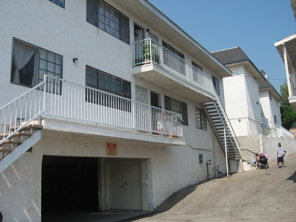 Pinewood Apartments in Tujunga, CA - Building Photo