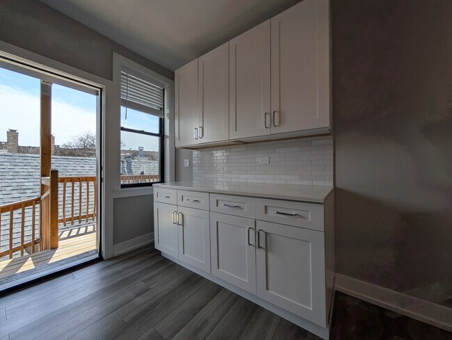 3931 N Janssen Ave, Unit 2 in Chicago, IL - Building Photo - Building Photo