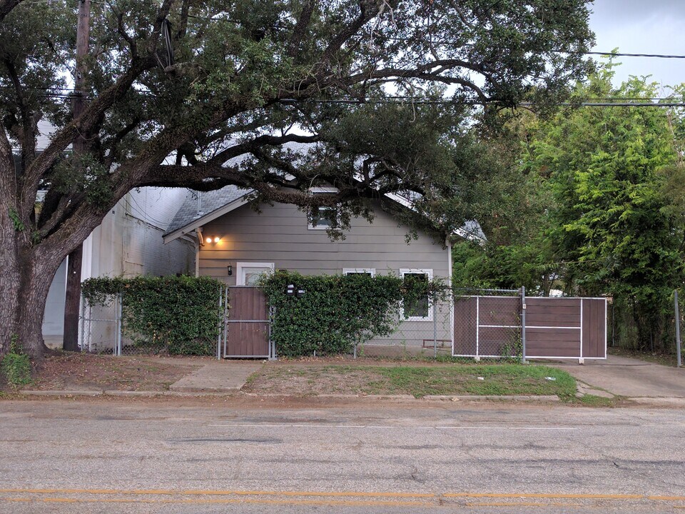 2413 Emancipation Ave, Unit A in Houston, TX - Building Photo