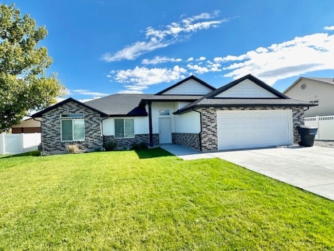property at 1095 S 150 W