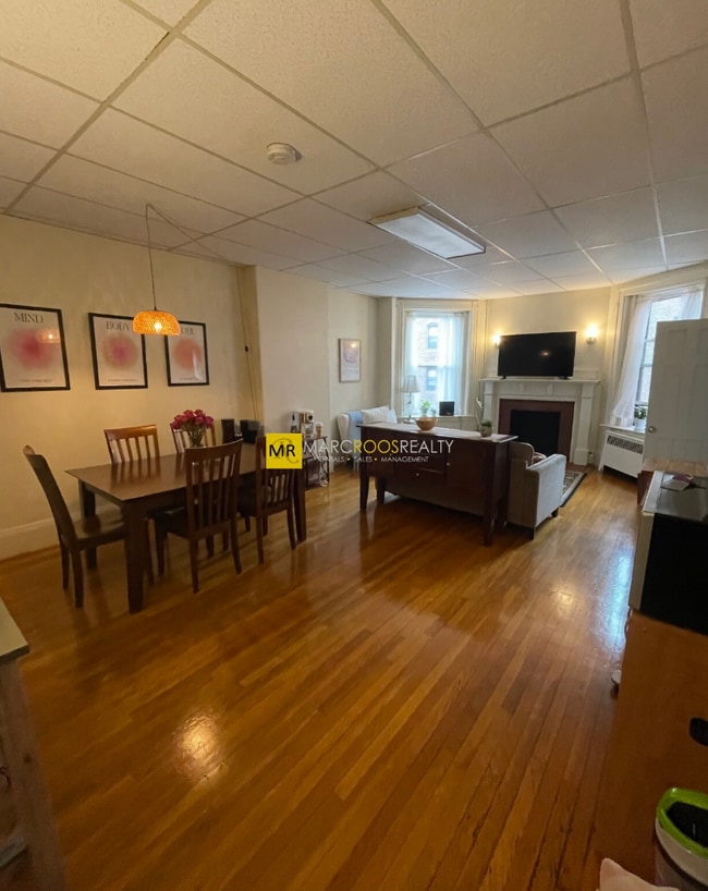 916 Beacon St, Unit 3 in Boston, MA - Building Photo - Building Photo