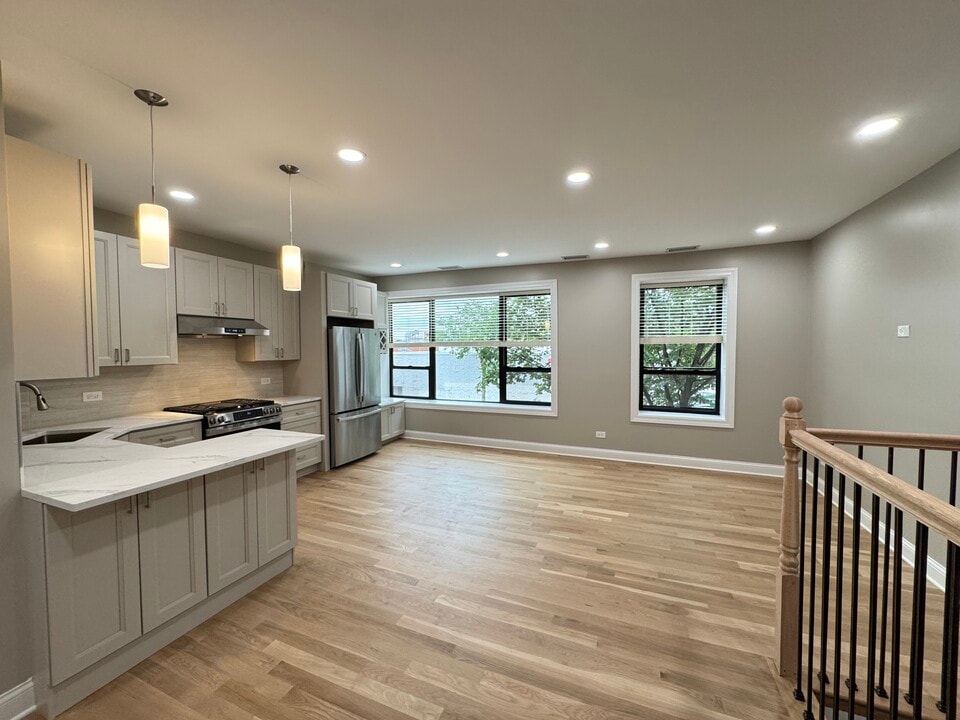 4635 N Clark St, Unit 2 in Chicago, IL - Building Photo