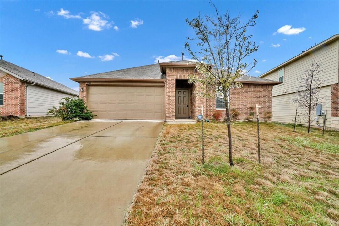 11324 Malta Dr in Manor, TX - Building Photo