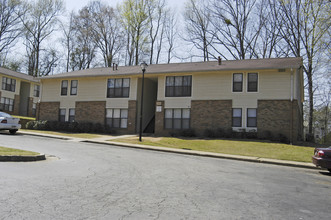 Oak Forest Apartments in Scottdale, GA - Building Photo - Building Photo