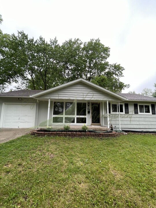 8910 Manchester in Kansas City, MO - Building Photo