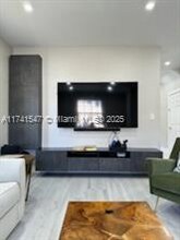 3570 W 88th Ter in Hialeah, FL - Foto de edificio - Building Photo