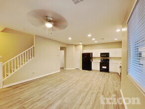 10626 Seasonable Dr in Las Vegas, NV - Foto de edificio - Building Photo