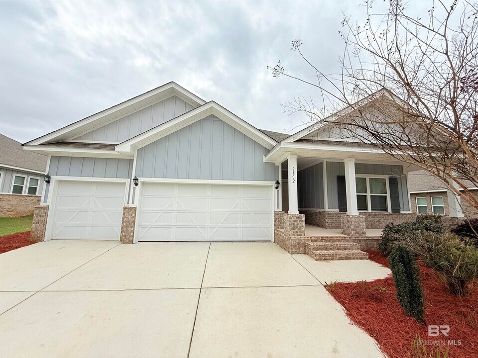 9102 Diamante Blvd in Daphne, AL - Building Photo
