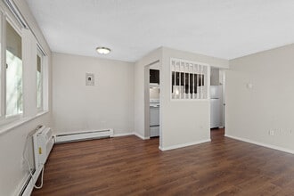 Pearl Court Apartments in Englewood, CO - Foto de edificio - Building Photo