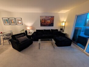 3542 Shoreline Bluff Lane, Unit (1st Floor Bedroom - Ground Level) in San Diego, CA - Building Photo - Building Photo