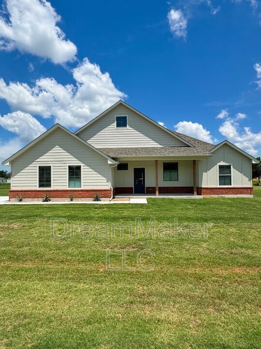 737 Apple Blossom Way in Goldsby, OK - Building Photo