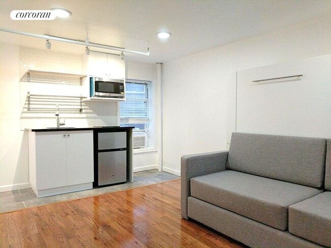 310 W 20th St