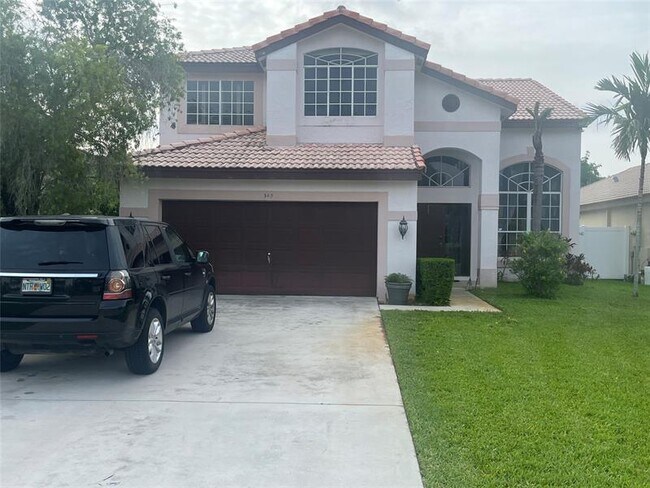 343 SW 183rd Terrace in Pembroke Pines, FL - Building Photo - Building Photo