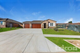 1704 Lorraine Dr in Corona, CA - Building Photo