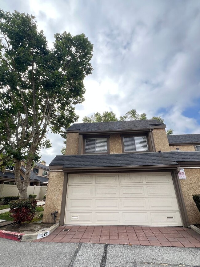 922 Wren Way in West Covina, CA - Foto de edificio - Building Photo