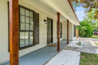 583 Neal Dr in D'Iberville, MS - Building Photo - Building Photo