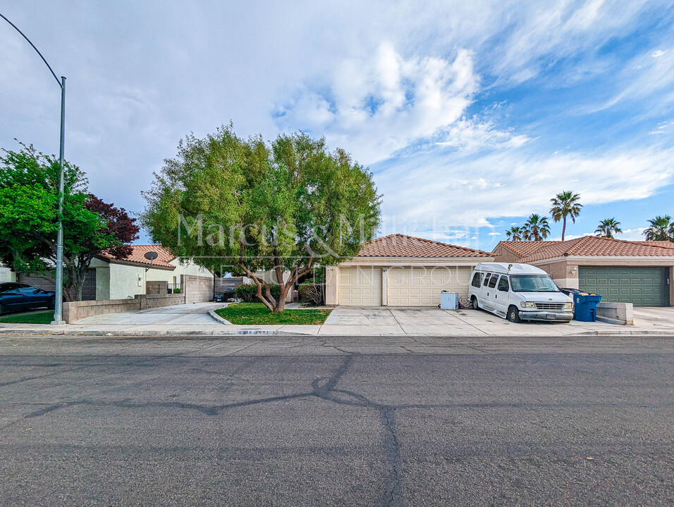 4601 W La Madre Way in North Las Vegas, NV - Building Photo