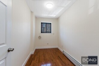 29-23 23rd Rd in Queens, NY - Building Photo - Building Photo