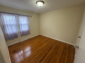 1153 Oregon St in Waterloo, IA - Foto de edificio - Building Photo