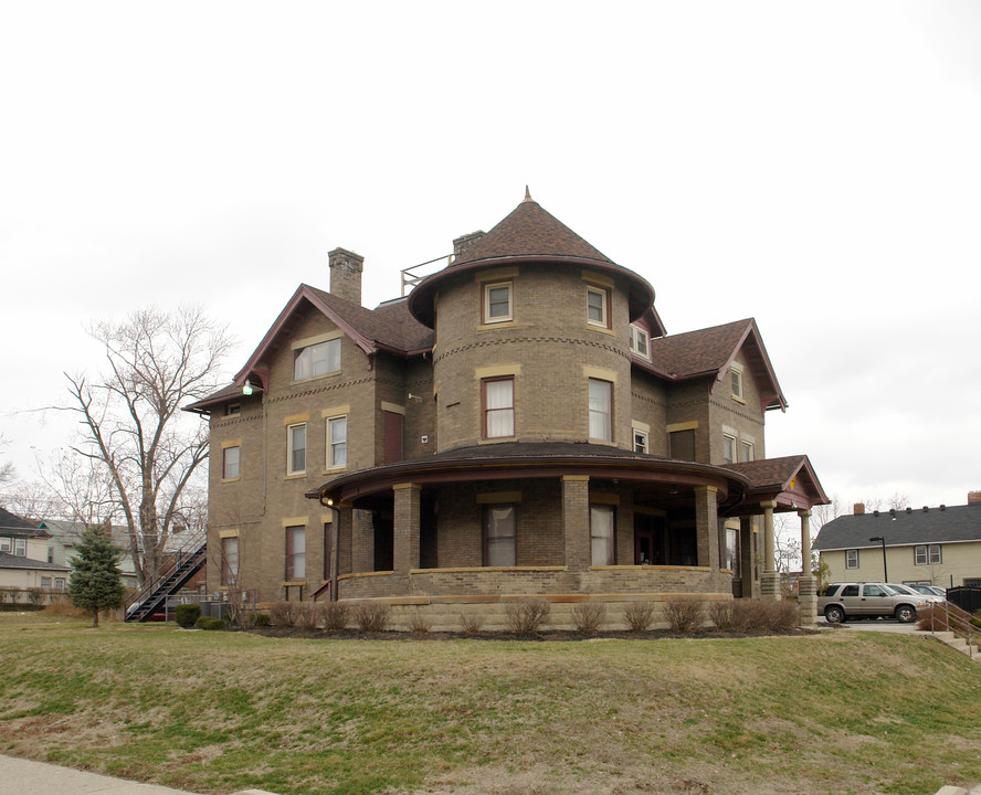 Huckleberry House in Columbus, OH - Building Photo