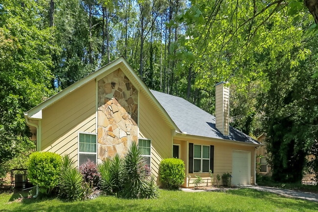 4999 Galbraith Cir in Stone Mountain, GA - Building Photo - Building Photo