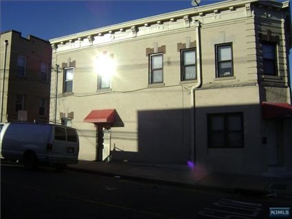 243 Harrison Ave in Garfield, NJ - Foto de edificio - Building Photo