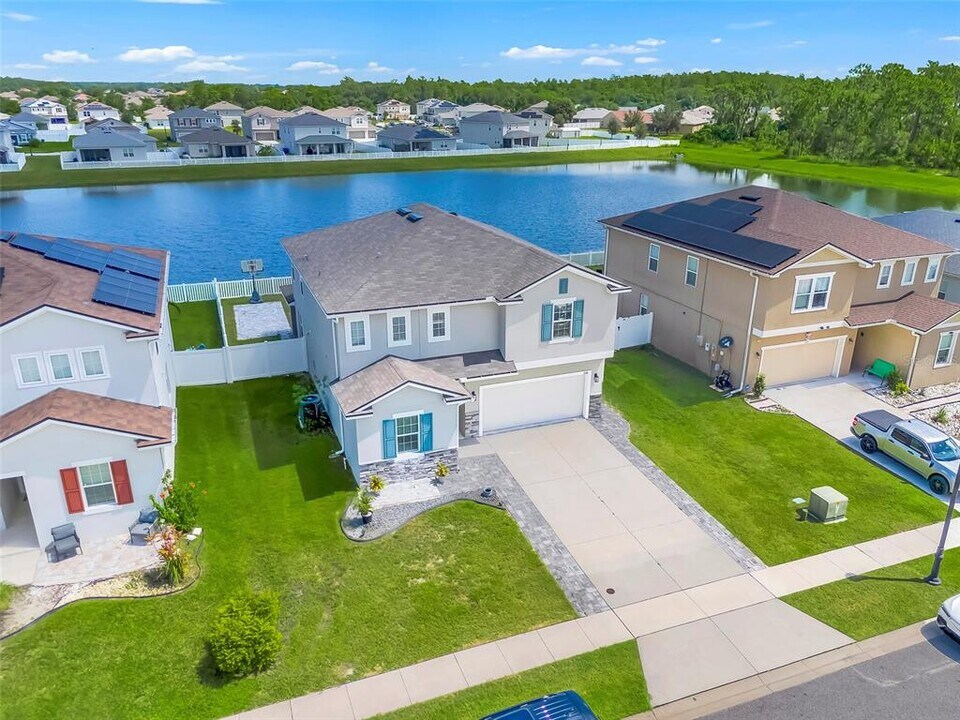 3528 Bristol Cove Ln in St. Cloud, FL - Building Photo