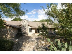 2305 Matterhorn Ln in Austin, TX - Building Photo - Building Photo