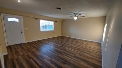 707 Lewis Dr in Burnet, TX - Building Photo - Building Photo