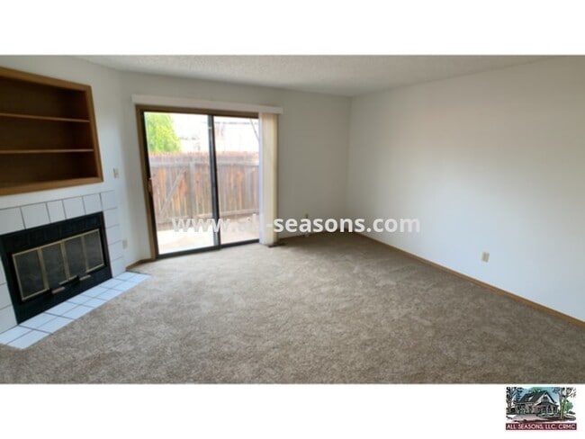 2439 Lexington Village Ln in Colorado Springs, CO - Foto de edificio - Building Photo