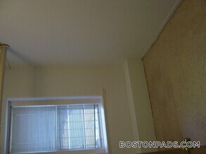 137 Park Dr, Unit B45 in Boston, MA - Building Photo - Building Photo
