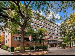 2300 N Commonwealth Ave, Unit 5C in Chicago, IL - Building Photo - Building Photo