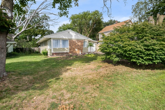 153 Vander Veen Ave