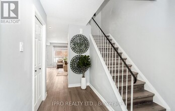 2568 Cobbinshaw Cir in Mississauga, ON - Building Photo - Building Photo