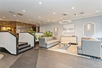 500 High Point Dr in Hartsdale, NY - Building Photo - Building Photo