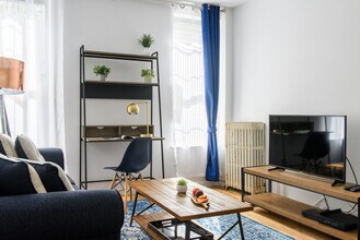 428 W 47th St in New York, NY - Building Photo - Building Photo
