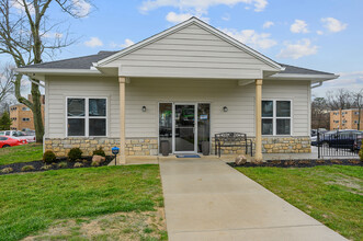 The Crossing at Cheviot in Cheviot, OH - Foto de edificio - Building Photo