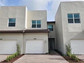 4922 Navali Dr in Wellington, FL - Building Photo - Building Photo