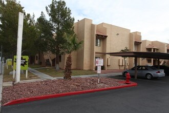 Eleven11 in Las Vegas, NV - Foto de edificio - Building Photo