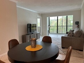 2220 N Cypress Bend Dr in Pompano Beach, FL - Building Photo - Building Photo