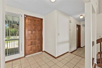 1736 N Central Ave in Flagler Beach, FL - Foto de edificio - Building Photo