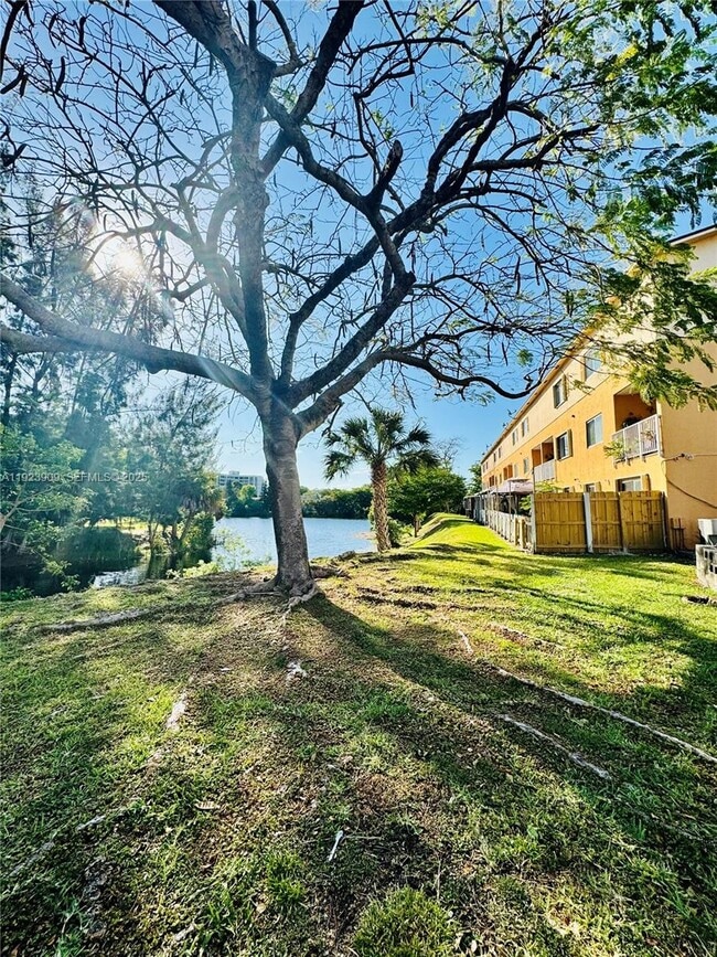 6245 SW Kendale Lakes Cir in Miami, FL - Building Photo - Building Photo