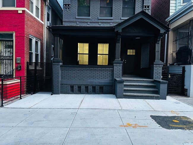 80 Sunnyside Ave, Unit Ground floor