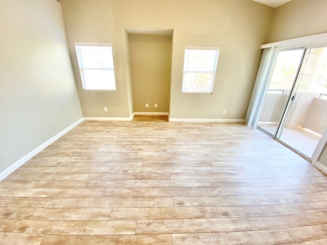 2153 Jade Creek St in Las Vegas, NV - Foto de edificio - Building Photo