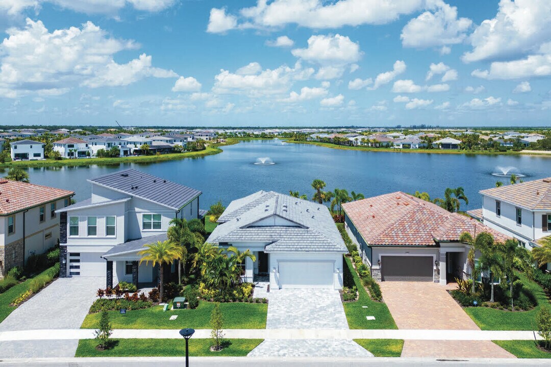 10444 Northbrook Cir in Palm Beach Gardens, FL - Building Photo